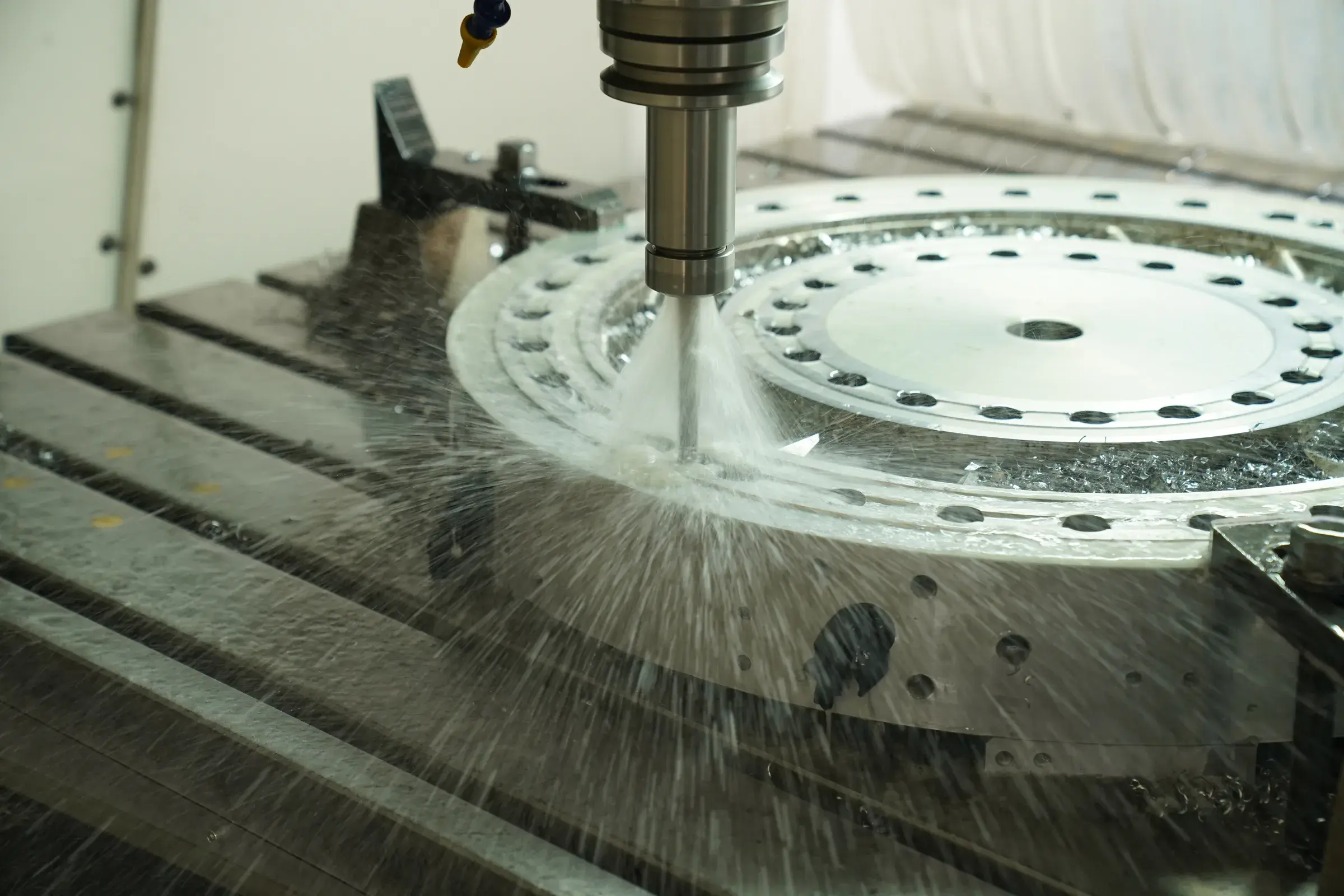 تفريز لوحة قالب باستخدام CNC وسائل التبريد في JINFENG