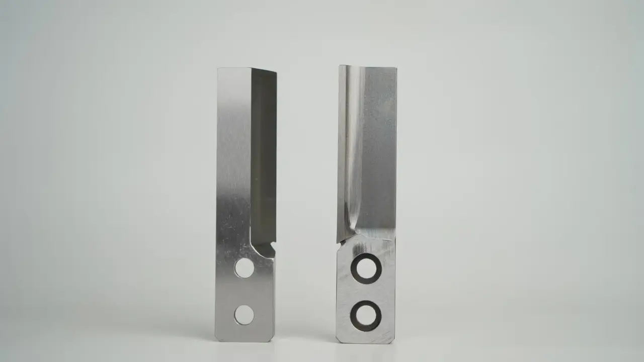 Two complete pelletizing knives with working areas and mounting features