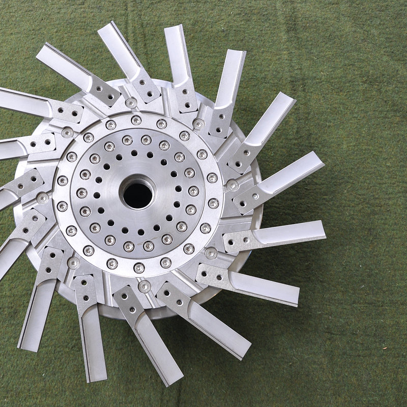 Pelletizer Cutter Hub fitted with multiple complete Pelletizing Knives
