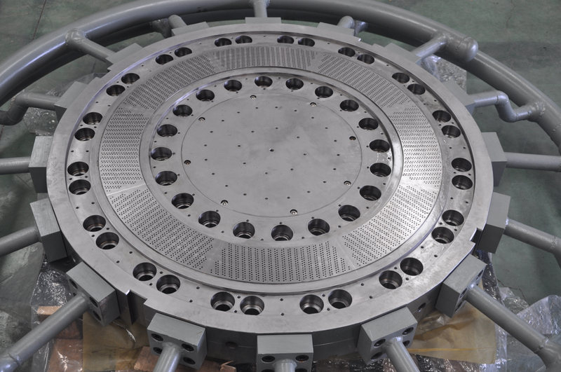 Pelletizing die plate with machined working areas